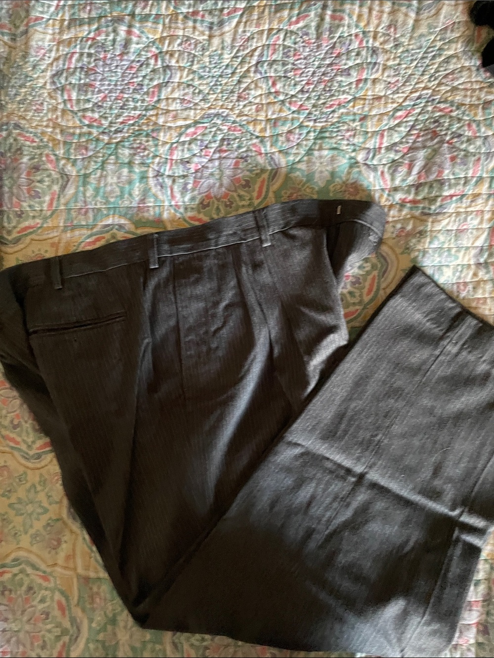 Lands' End Men's Pleated Dress Pants in Charcoal Gray Pinstripe. 40x 28